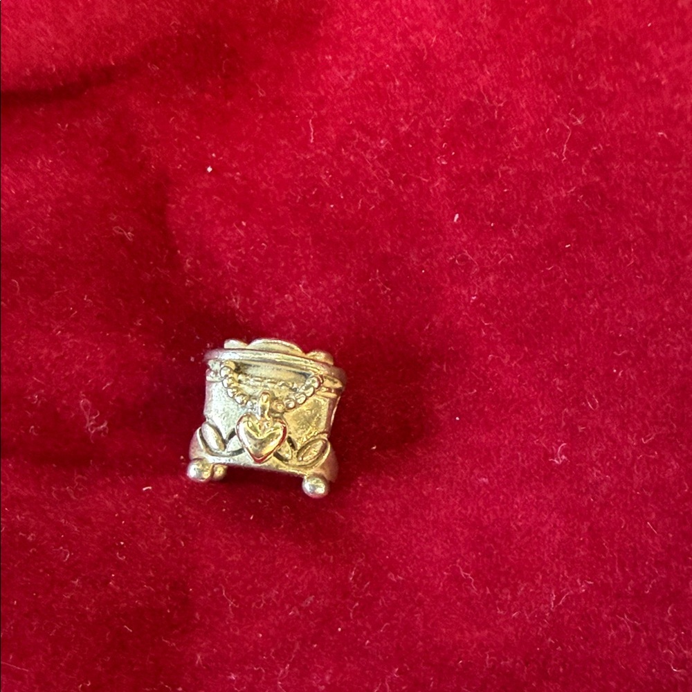 Elegant Gold Heart Jewelry Box